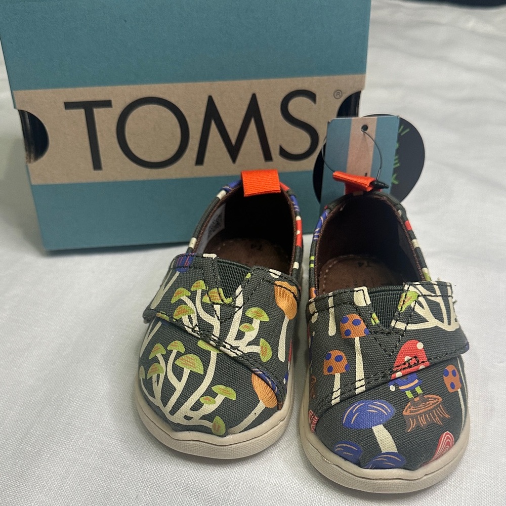 Tiny TOMS- Green Forest Mushroom Design